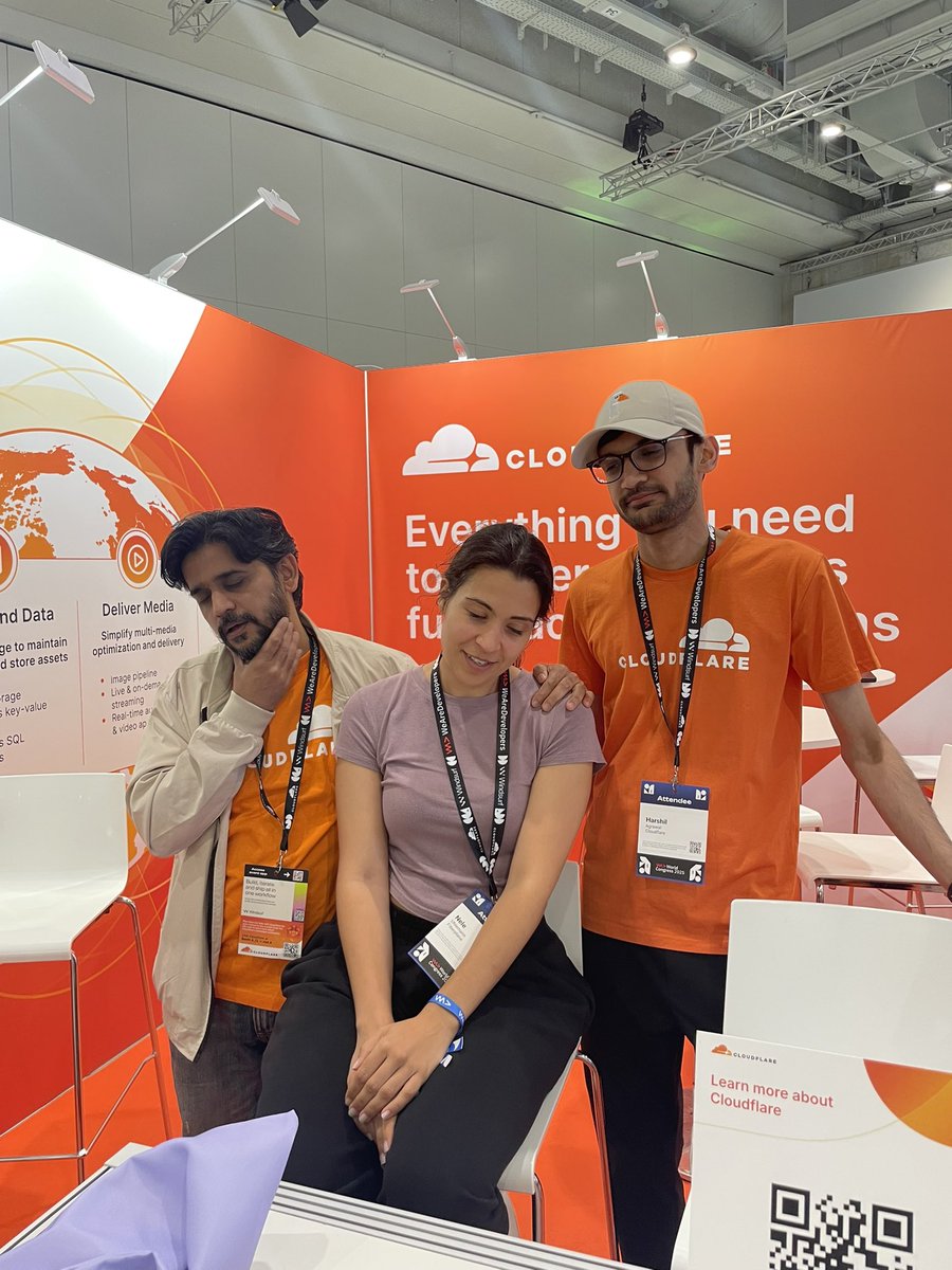 nele_lea's tweet image. Last day of @WeAreDevs congress. Tired and happy w/ @harshil1712 & @samkhawase
All @Honcstack stickers are gone and my voice almost as well