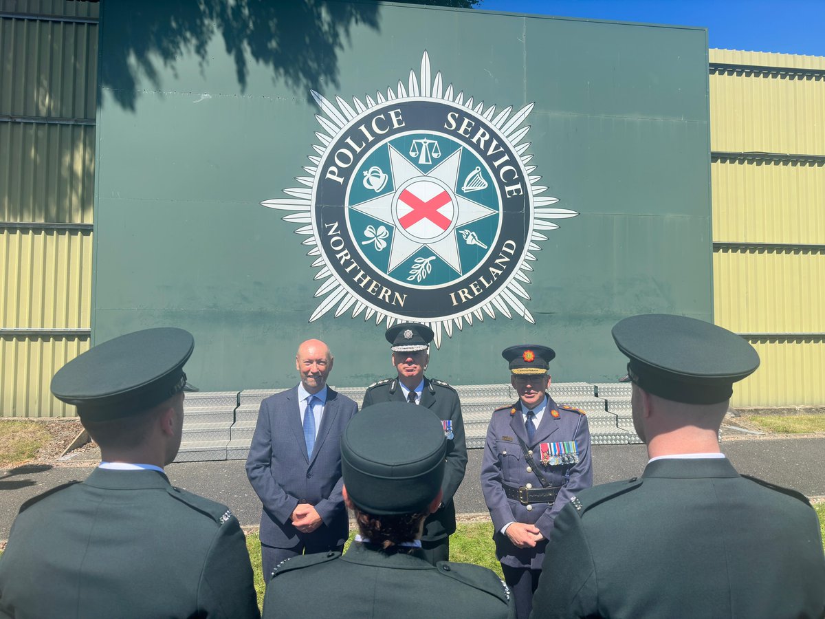 ChiefConPSNI's tweet image. Chief Constable Jon Boutcher, @gardainfo Commissioner Drew Harris and @NIPolicingBoard Vice Chair Brendan Mullan were delighted to attend today&apos;s attestation ceremony @PoliceCollegeNI. Congratulations to our 29 new officers as they take the next step in their policing career.