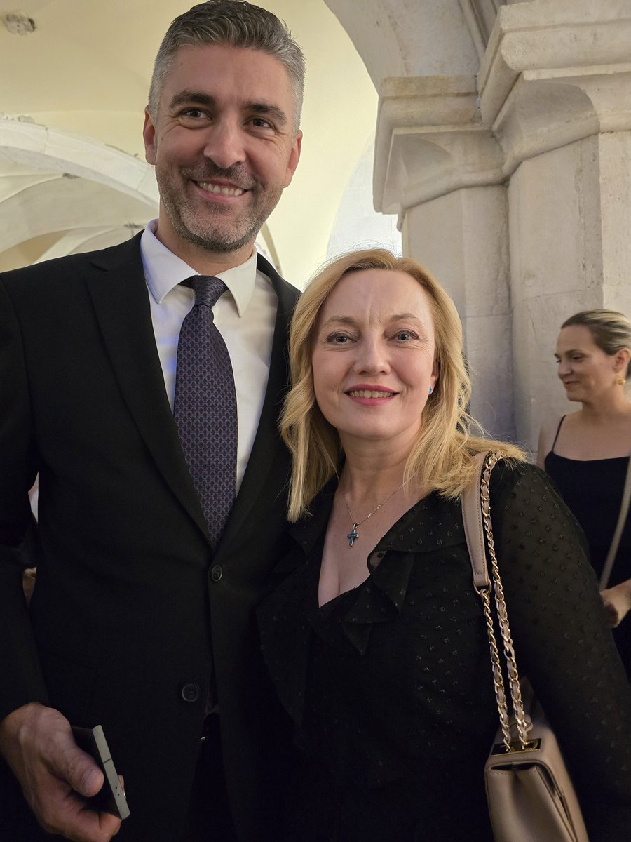 marijana_petir's tweet image. Dubrovnik je među 5 najljepših destinacija Mediterana, pa i cijele Europe. Ovaj predivan grad bogate kulture i još bogatije povijesti je prepun događanja, a jedan od najpoznatijih su Dubrovačke ljetne igre koje su otvorene po 76. put zanimljivim programom ispred crkve sv. Vlaha.