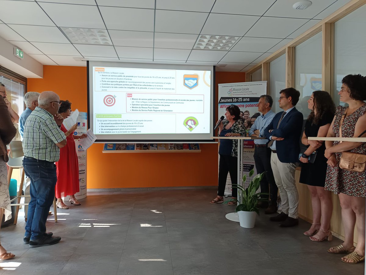 #Inauguration |📌Romain Hélard, sous-préfet de Saint-Flour a participé à l'inauguration des nouveaux locaux de la Mission Locale Hautes-Terres Nord Ouest Cantal.
👉M. le sous-préfet a salué le travail réalisé par les équipes qui permet d’offrir un accueil modernisé et convivial.