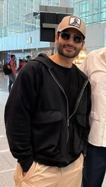 Sukoon_Auraap's tweet image. So he is of to delhi 
&amp;amp; She to Dubai 
DD different Countries but DDIs same conisedent #KaranKrystle 
#KryAn