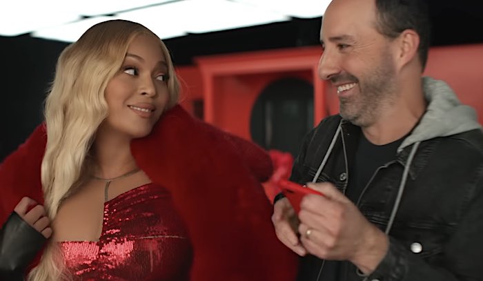 BeyLegion's tweet image. Beyoncé’s @Verizon commercial partner @MrTonyHale, who helped kick off the COWBOYS CARTER era, attended last night’s show in Atlanta with his daughter.
“Absolutely incredible.”