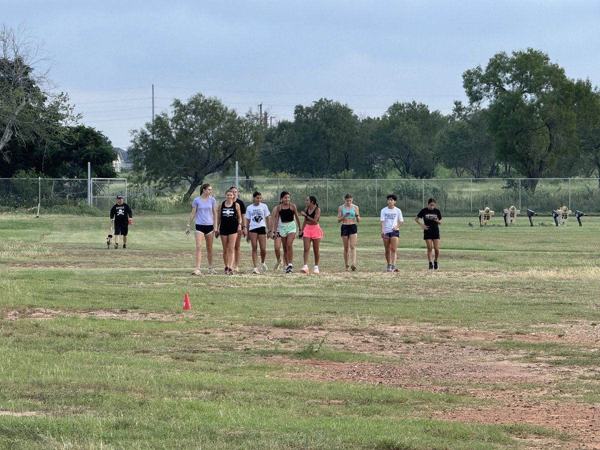 lytle_xc's tweet photo. These girls work hard. They are determined to get back on that State medal stand. Hopefully this year we can stay healthy. 800m Intervals today.
@LoriLwilson23 @LytleAthletics @LytleFootball @_CoachTrevino @lytleisd @LytleTrack @LytleVolleyball @CoachBenavides7 @mayorgonzltx https://t.co/7HLxcg6wZY