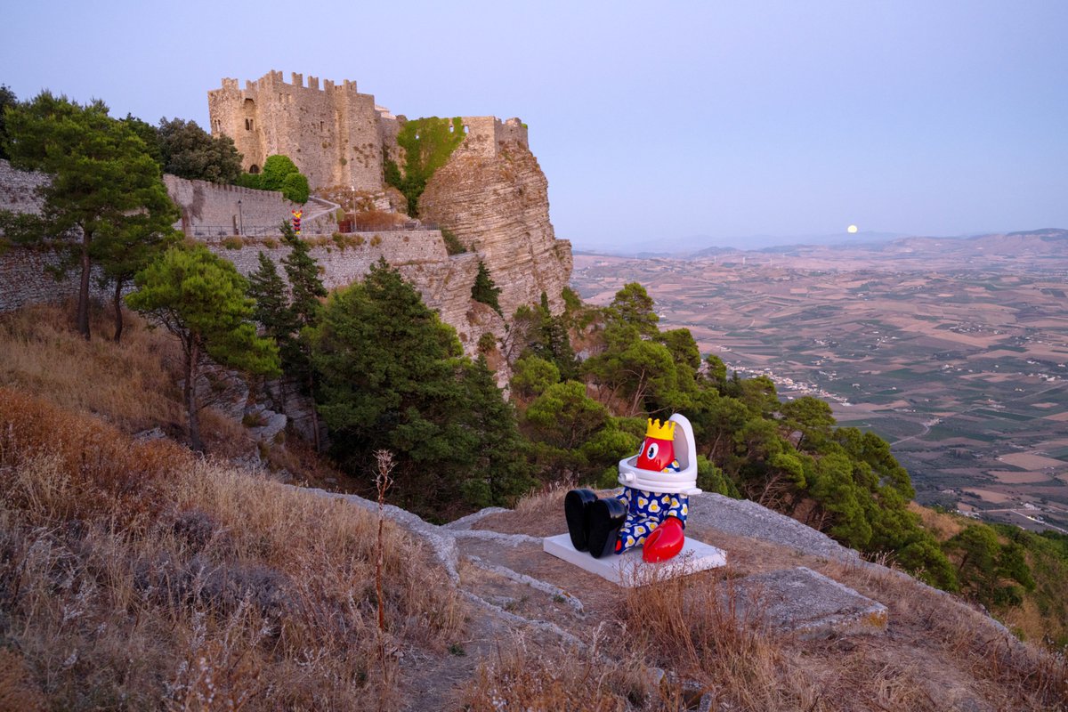 ‘Lobsteropolis in Erice’ is more than an exhibition by <a href="/lobsteropolis/">Philip Colbert</a>: it is a symbolic and surreal occupation of time, where the ancient city embraces the visual language of the present, highlighting its contrasts.


📍 Erice, Italy
🗓️ 10 July 2025 – 7 January 2026