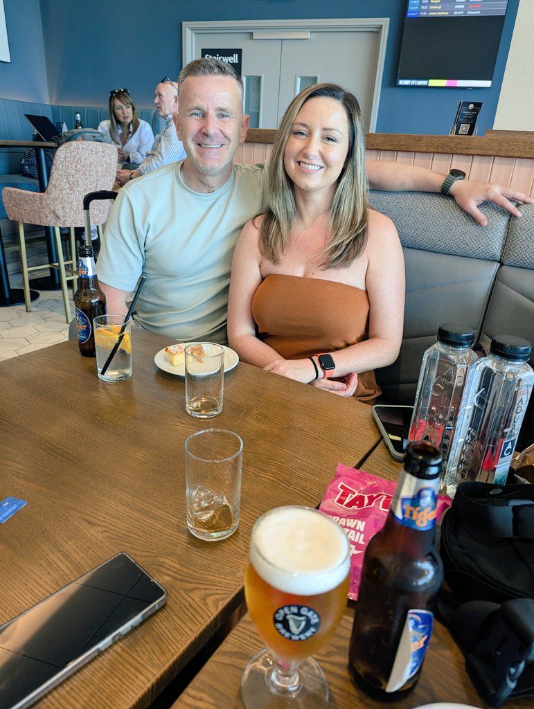GrainneMcw5503's tweet image. Business lounge for £18 for the 3 of us 🤣 thank you please. Fill our boooooots. God bless AMEX &amp;amp;  @garymc19