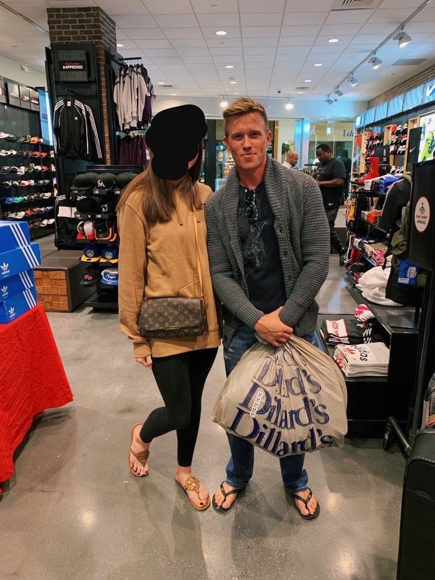 archivewarren's tweet image. i can forgive a lot of things, but men in flip flops isn't one of them (picture was pre-censored!) #warrentwt