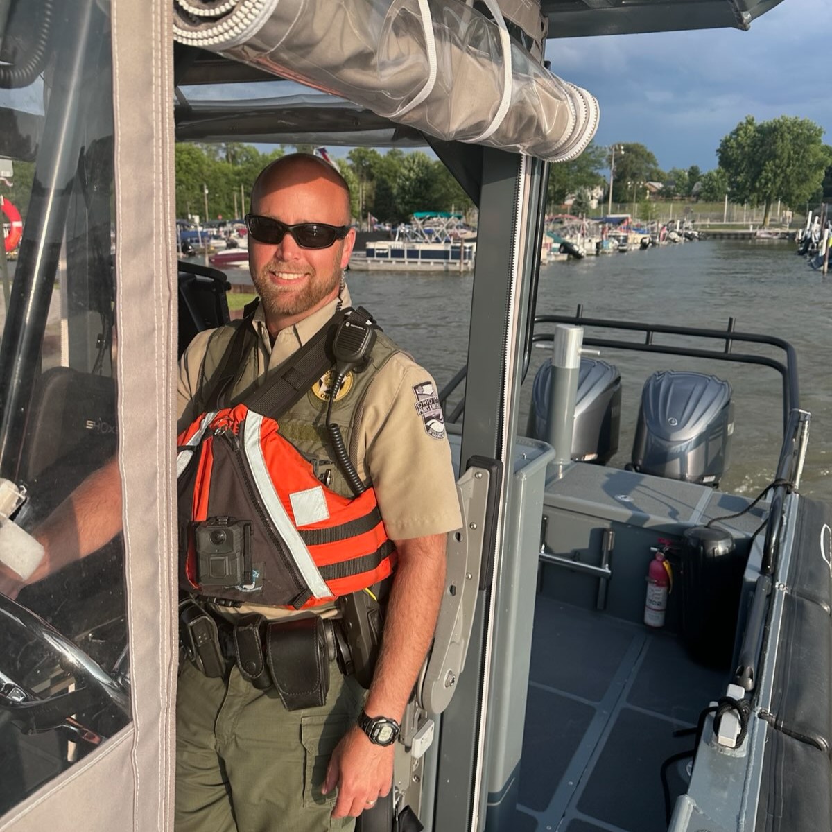 OHStateParks's tweet image. Big congrats to NRO Travis Ferguson!
Named 2025 Boating Educator of the Year for Ohio AND the Northern U.S. by @NASBLA! 🚤🌊
He’s making waves in water safety, training, and youth education. 💪
Release: ohiodnr.gov/discover-and-l…
@ohiodnr @OHHeartofitall
#ODNR #BoatingSafety