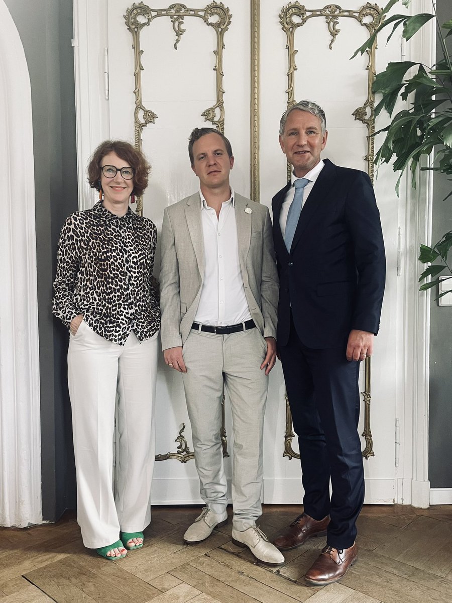 Flavio von Witzleben (@witzlebenflavio) on Twitter photo 💥Diesen Samstagabend, 19Uhr, auf meinem Kanal zu sehen:
Das Streitgespräch zwischen <a href="/BjoernHoecke/">Björn Höcke</a> und <a href="/ulrikeguerot/">Ulrike Guérot</a> über die Frage: Wohin steuert die AfD?
▶️ youtu.be/kP176sz_-xo?si… 💥Diesen Samstagabend, 19Uhr, auf meinem Kanal zu sehen:
Das Streitgespräch zwischen <a href="/BjoernHoecke/">Björn Höcke</a> und <a href="/ulrikeguerot/">Ulrike Guérot</a> über die Frage: Wohin steuert die AfD?
▶️ youtu.be/kP176sz_-xo?si…