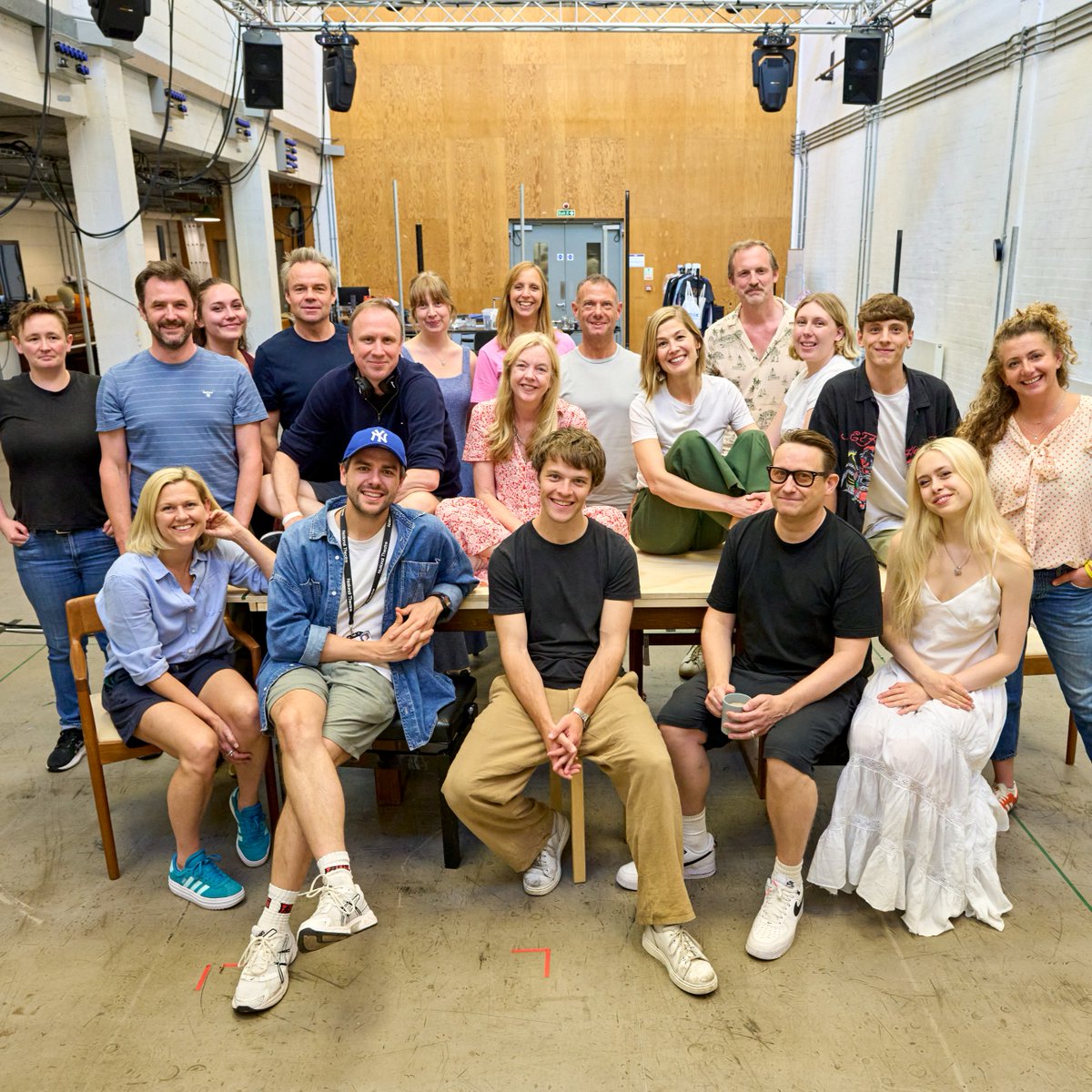 NTLive's tweet image. Good luck to the Inter Alia team on their first performance on-stage tonight 馃憦
You can see Suzie Miller's new play, featuring Rosamund Pike, in cinemas from 4 September.
馃摳 Manuel Harlan