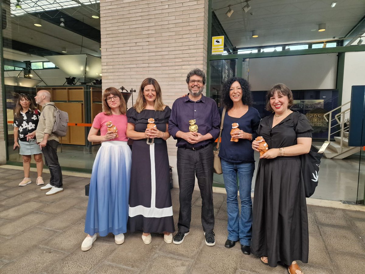 cruzmorcillo's tweet image. Las cuatro finalistas y el ganador del Rodolfo Walsh de la @snegra incluida la gran @leilaguerriero2