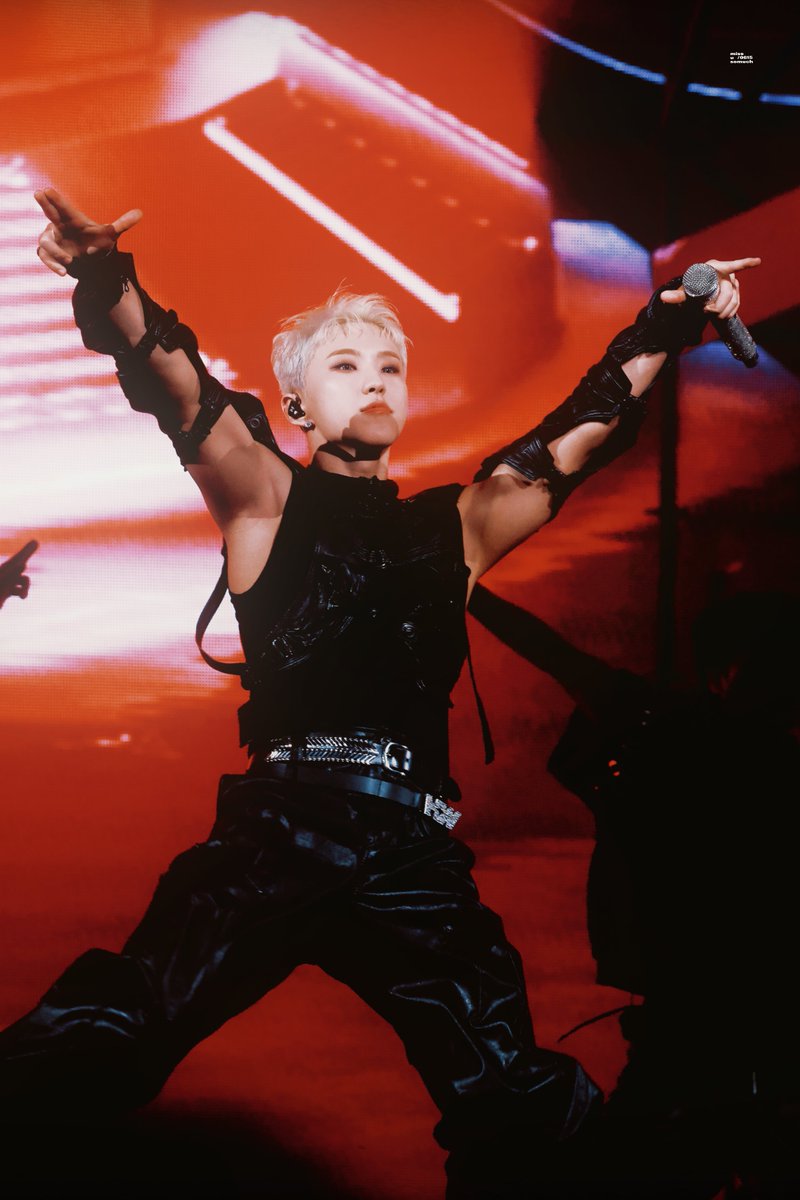 missusomuch0615's tweet photo. 250711 WARNING IN Seoul 

#세븐틴 #SEVENTEEN #권순영 #호시 #hoshi #ホシ https://t.co/7UU5i3yDBS