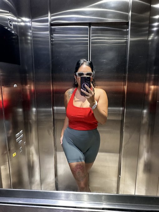 Watch Peachyyy's leaked NSFW photo on TwXstars