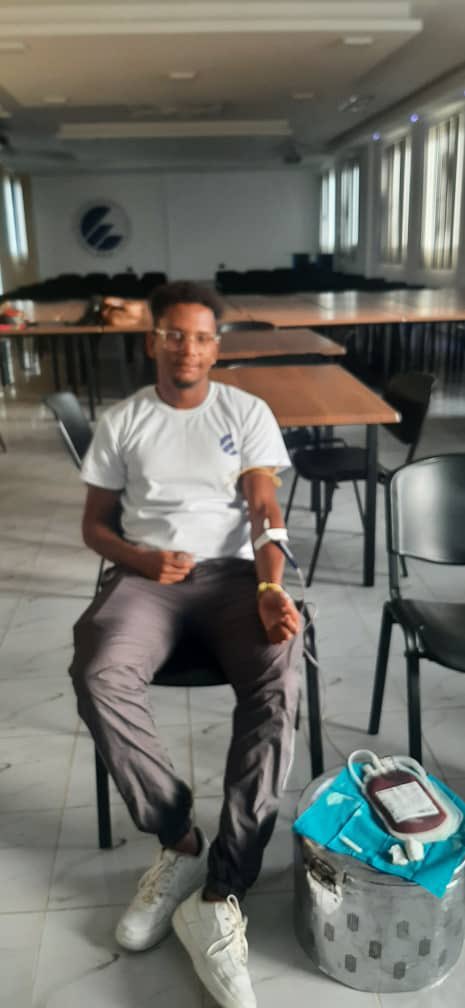 ETECSAGranma's tweet photo. Donar sangre, es salvar vidas, esta es la máxima de los trabajadores de @ETECSA_Cuba #Granma y en esta ocasión hermoso gesto dedicado al 54 aniversario del #SNTCIE #UnidosPorCuba #EtecsaConCuba https://t.co/dNeB4ArQkq