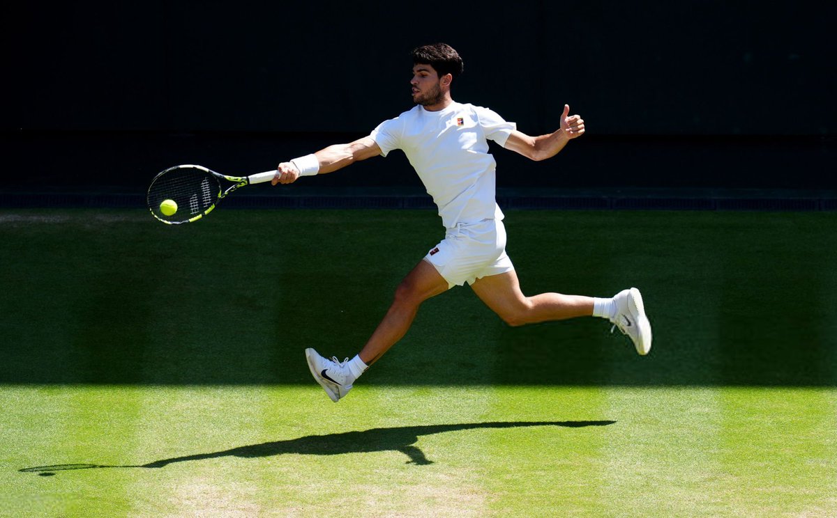 Carlos Alcaraz wins the 3rd set against Taylor Fritz 6-3 at Wimbledon

Carlitos is 1 set away 

🇪🇸