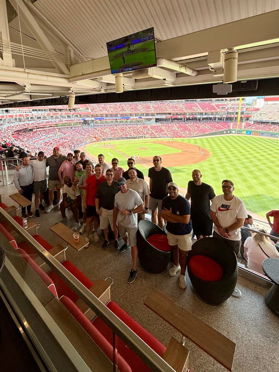 LongshipLex's tweet image. Our Q2 2025 Top Guns hit it out of the park this quarter, and what better way to celebrate than a night at the ballpark!

This week, our standout Crew members enjoyed a well-deserved evening at the ⚾Cincinnati Reds⚾ game!

#longship #jointheship #lifeatlongship #cincinnatireds