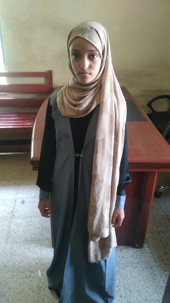 في مديرية المعافر جبل زيد أب يزوج ابنته الطفلة ذات العمر12 عام لرجل يكبرها بعقود دون علم والدتها
الأم تلجأ للمحكمة تستنجد لإنقاذ صغيرتها من هذا المصير القاسي في جريمة لا إنسانية مرّت عبر بعض الأمناء الشرعيين المتاجرين بضمائرهم
#لن_ينال_البغي_إلا_رفضنا #اليمن 🇾🇪 #اكسبلور_expxore