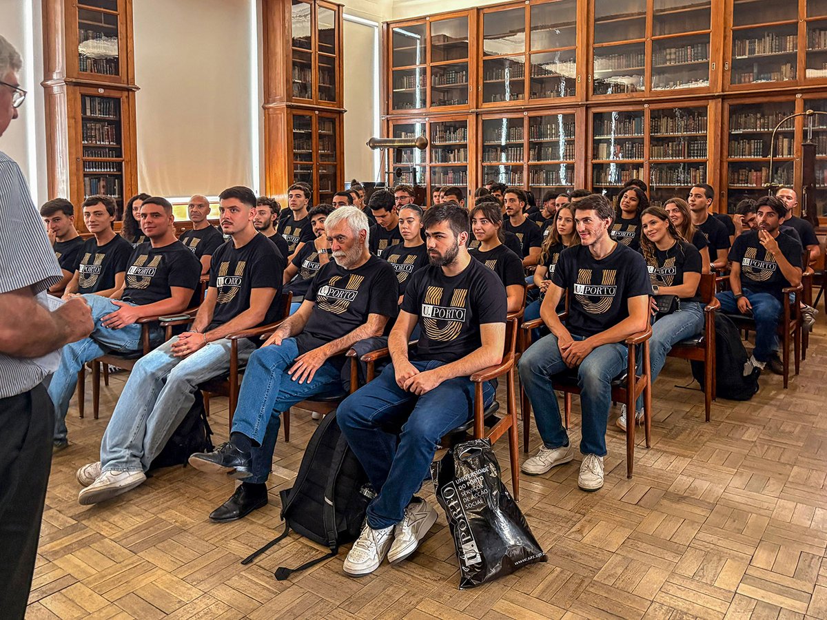 O Reitor da U.Porto recebeu alguns dos 83 estudantes atletas que vão representar a Universidade nos Campeonatos 𝗘𝘂𝗿𝗼𝗽𝗲𝘂𝘀 𝗨𝗻𝗶𝘃𝗲𝗿𝘀𝗶𝘁𝗮́𝗿𝗶𝗼𝘀 𝟮𝟬𝟮𝟱. 💪

Boa sorte, Campeões! 🤞🎓✨