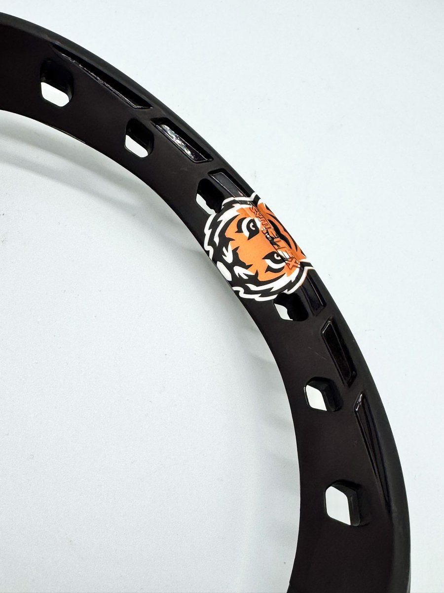 SCDLax's tweet image. woodberrylax themed @warriorlax EVO QX2-O that was sent out a few weeks ago. I remember playing against them way back in the day.