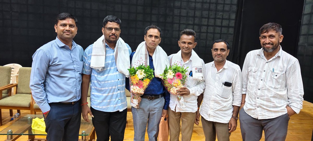 patangsmandal's tweet photo. આજ રોજ પાટણ જિલ્લા ગ્રામ સેવક મંડળ ની સાધારણ સભા યોજાઈ જેમાં નવીન હોદ્દેદારો ની વરણી કરવામાં આવી જેમાં મંડળના નવીન પ્રમુખ હિતેશભાઈ સિંધવ,ઉપ પ્રમુખ રઘુભાઈ મકવાણા મહામંત્રી દિલીપભાઈ ચૌહાણ સહ મંત્રી નિશાંત રાવલ ની વરણી કરવામાં આવી ..@Guj_Gramsevak https://t.co/LGqlErMfOY