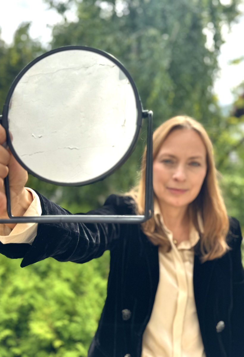 Wszyscy w szoku: Braun ma 6% i publicznie neguje komory gazowe w Auschwitz. Cały niebraunowski X oburzony: co się dzieje z naszym narodem?!

Nie ma się co oburzać na naród. 
Lepiej przejrzeć się w lustrze - gdzie są polskie tzw. prodemokratyczne elity? 
Te elity, zamiast zajmować