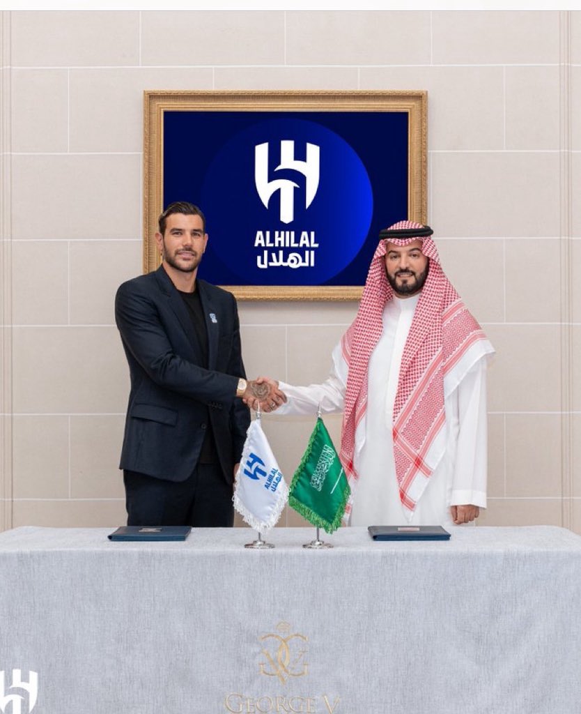 #الصندوق_الهلال_التعاقدات ،،
لو قُدّر للثلاثة أن يباشروا المفاوضات والتوقيع والهلال يكفيه الصندوق ذلك ، لصاحوا لماذا الصندوق يكفي الهلال والأندية الثلاثة يُكلف الرؤساء ؟..
هذا هو إعلامنا ، وهذا وعيهم ، وهذه مخرجات خبرتهم للأسف الشديد..
إنه اتهام للصندوق لا يعون تبعاته..
