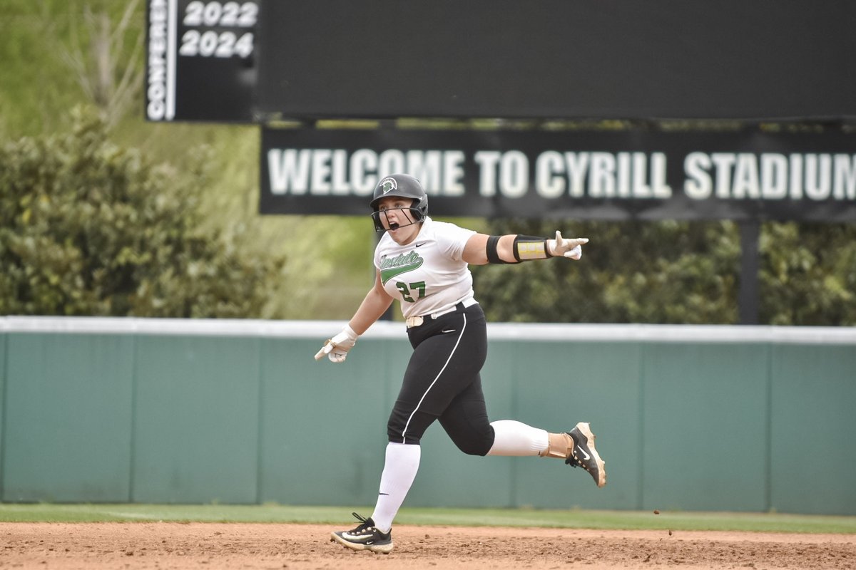 UpstateSoftball's tweet image. Fired up Friday 🔥

#SpartanArmy ⚔️