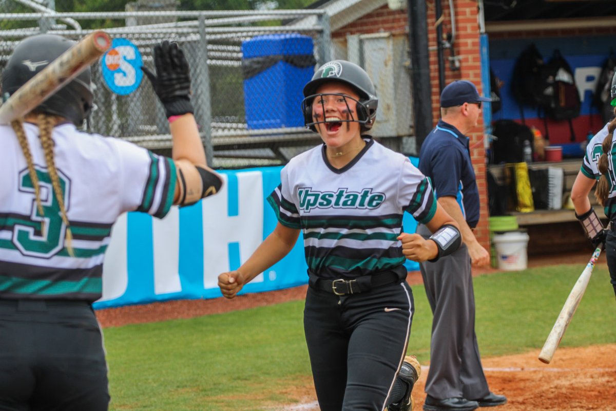 UpstateSoftball's tweet image. Fired up Friday 🔥

#SpartanArmy ⚔️