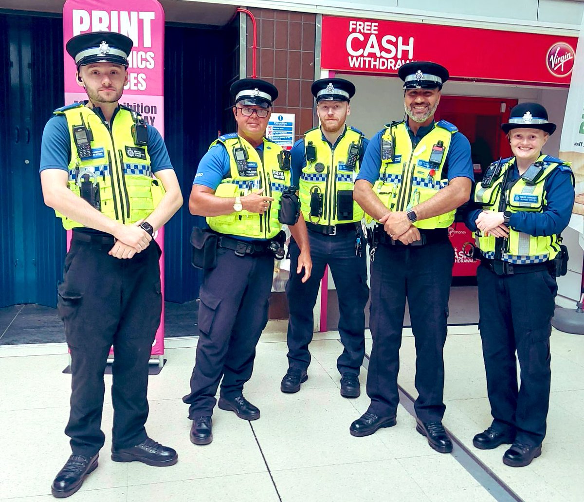 ST_Police's tweet image. Throwback to earlier this week, on our station patrols, where we teamed up with our amazing colleagues @BTP 

#Teamwork 🚔 — together, we keep the public transport network safe for everyone🙌 #oneteam