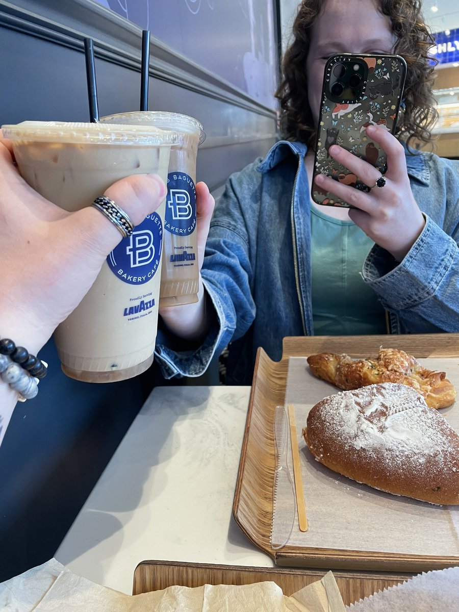 shayyluv_'s tweet image. Hey guys we’re gonna hangout irl, if that’s okay with you
🍒