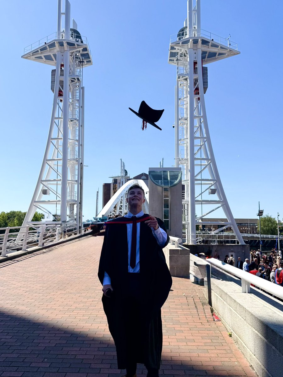 maxdhayes's tweet image. Delighted to be graduating from @SalfordUni today in unbelievable weather ☀️
Amazing 3 years. Next chapter 🔜