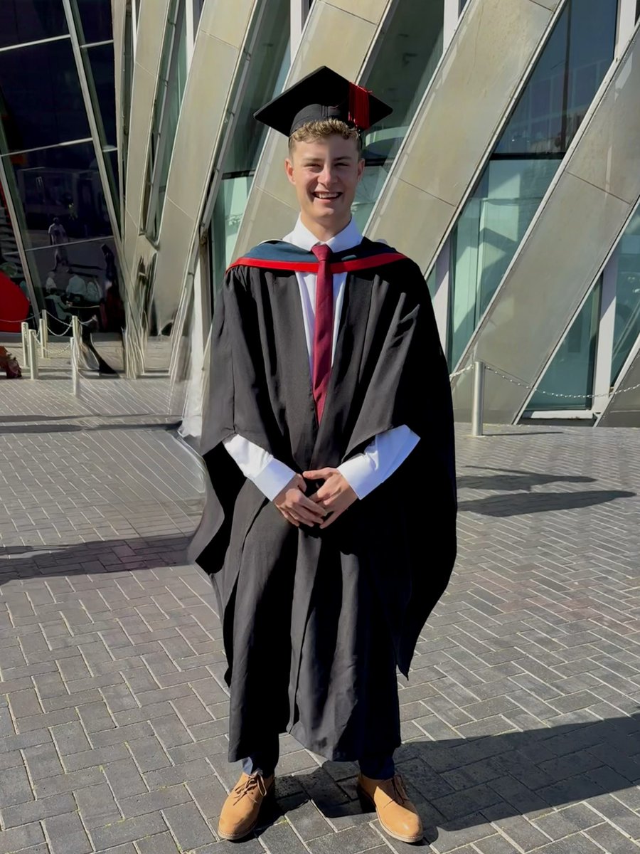 maxdhayes's tweet image. Delighted to be graduating from @SalfordUni today in unbelievable weather ☀️
Amazing 3 years. Next chapter 🔜