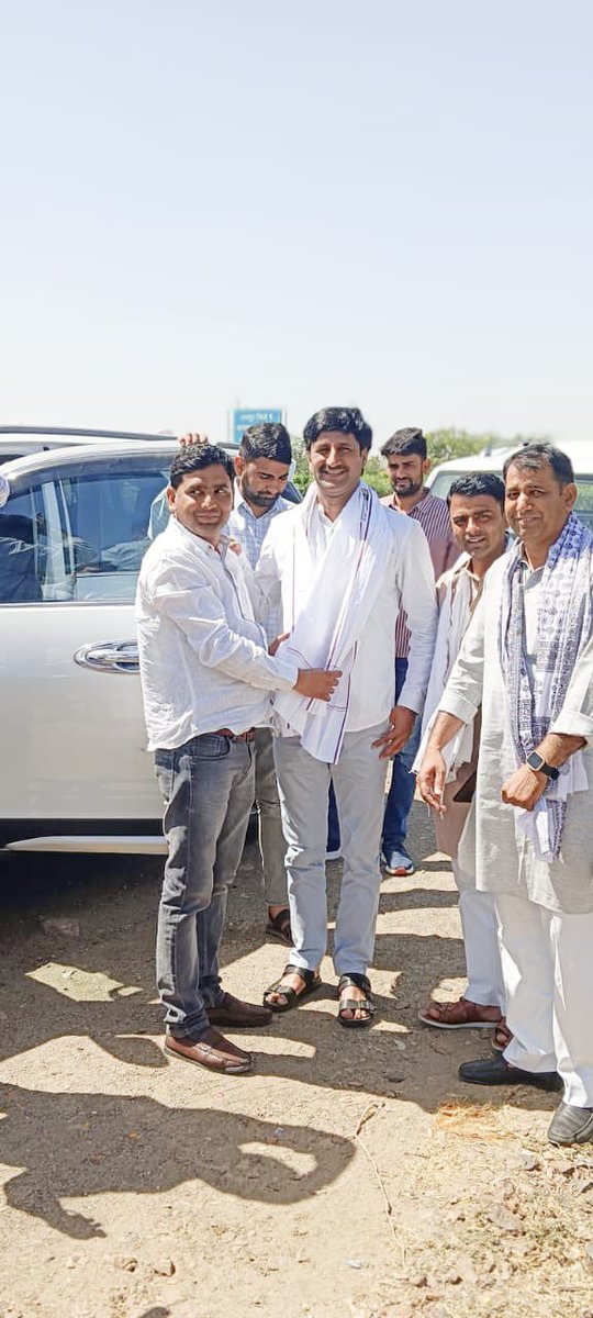 दौसा जिला काँग्रेस के सचिव श्री सतीश सोमाडा जी को जन्मदिवस की हार्दिक बधाई एवं शुभकामनाएँ।

मैं ईश्वर से आपके उत्तम स्वास्थ्य व दीर्घायु जीवन की कामना करता हूँ।