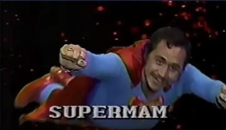 Su clark kent /////// nuestro clark kent 
Su Superman///// nuestro Supermam