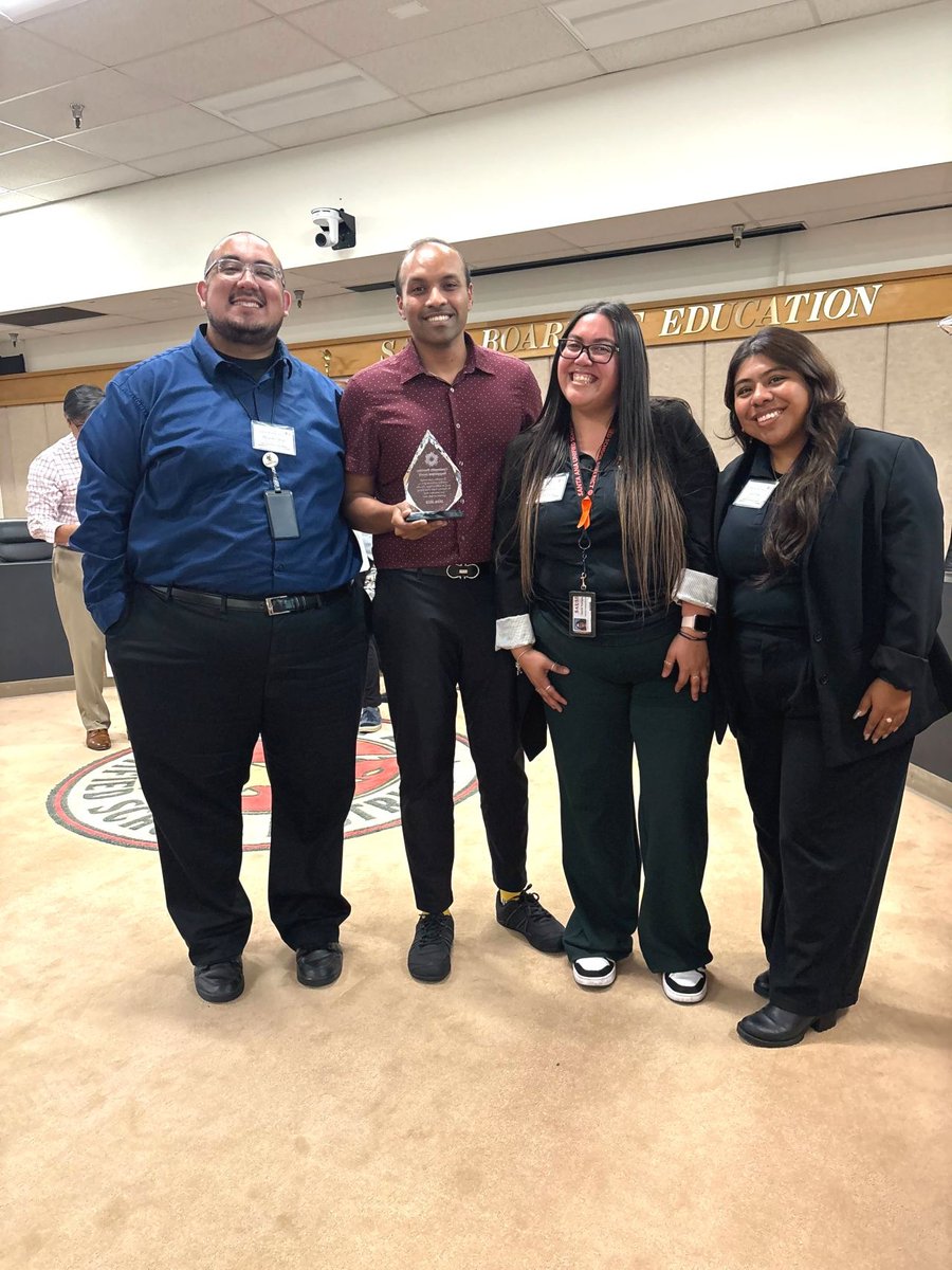 DreamsforSchool's tweet image. We’re honored to be recognized by @SAUSD as a valued community partner! 🙌 Huge thanks to our instructors, leads & supporters for bringing STEAM to life after school. Here’s to continued impact & empowering students through hands-on learning! 💡💙 #STEAM #ExpandedLearning