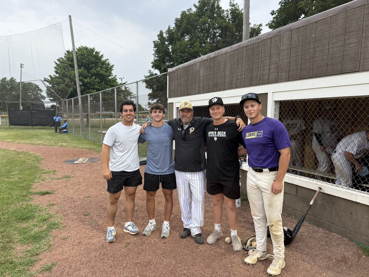 paloscoyotes's tweet image. Great to see some for players out last last showing support for the Yotes.
@Colink1123 @Moose_DeGroot @Nick_Bestrick @louiesisto