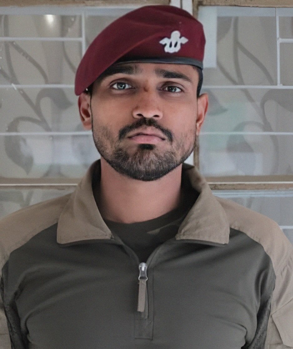 TigerCharlii's tweet image. " If Courage had a Face "
-Captain Shubham Gupta
-Sena Medal (P)
- 9 PARA (SF)
-From: Agra, Uttar Pradesh
Brave Officer led Para Commandos from the front & made supreme sacrifice fighting #Pakistan terrorists in Rajouri encounter (J&K) in 2023.
Salute Saab 🇮🇳
#IndianArmy