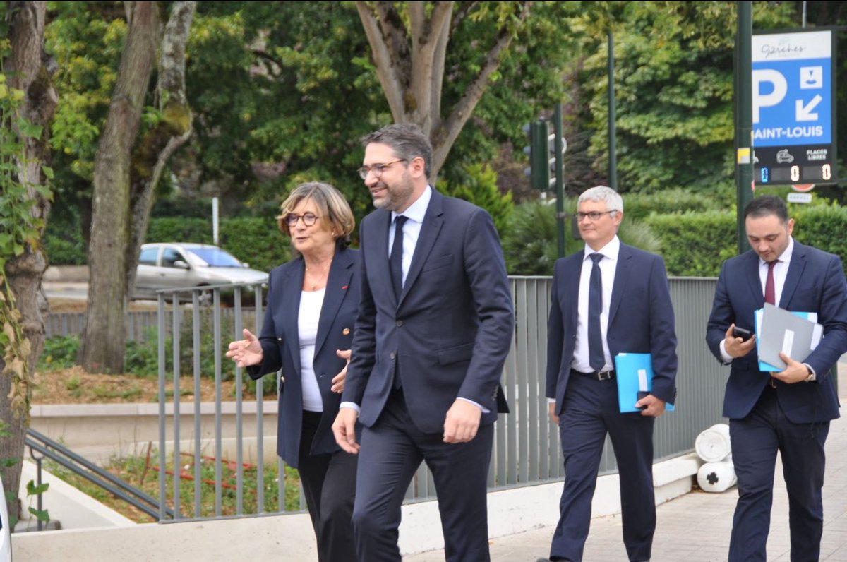 Préfet des Hauts-de-Seine 🇫🇷🇪🇺 (@prefet92) on Twitter photo Bravo à nos polices municipales ! 🇫🇷🚔
Cette semaine, Alexandre Brugère, Préfet des Hauts-de-Seine, a participé à l’inauguration du nouveau poste de police municipale de <a href="/VilleDeGarches/">Ville de Garches</a> et du nouveau centre de surveillance de <a href="/Ville_Asnieres/">Mairie d'Asnières-sur-Seine</a>.
Acteurs essentiels pour la Bravo à nos polices municipales ! 🇫🇷🚔
Cette semaine, Alexandre Brugère, Préfet des Hauts-de-Seine, a participé à l’inauguration du nouveau poste de police municipale de <a href="/VilleDeGarches/">Ville de Garches</a> et du nouveau centre de surveillance de <a href="/Ville_Asnieres/">Mairie d'Asnières-sur-Seine</a>.
Acteurs essentiels pour la