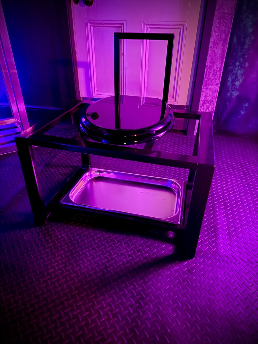 Starting the weekend training a new human toilet! I’m loving this new seat from ⁦<a href="/Captivebdsm/">Captive</a>⁩ 🖤