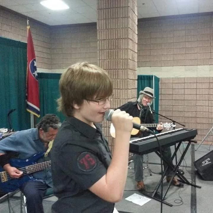 wlgthegoldens's tweet image. Flashback Friday: a 14 year old Elijah Golden singing the hits as his dad watches with pride. Be sure to catch our brand new "Elvira" music video with Elijah carrying on the family tradition. cowboysindians.com/2025/07/ci-mus…