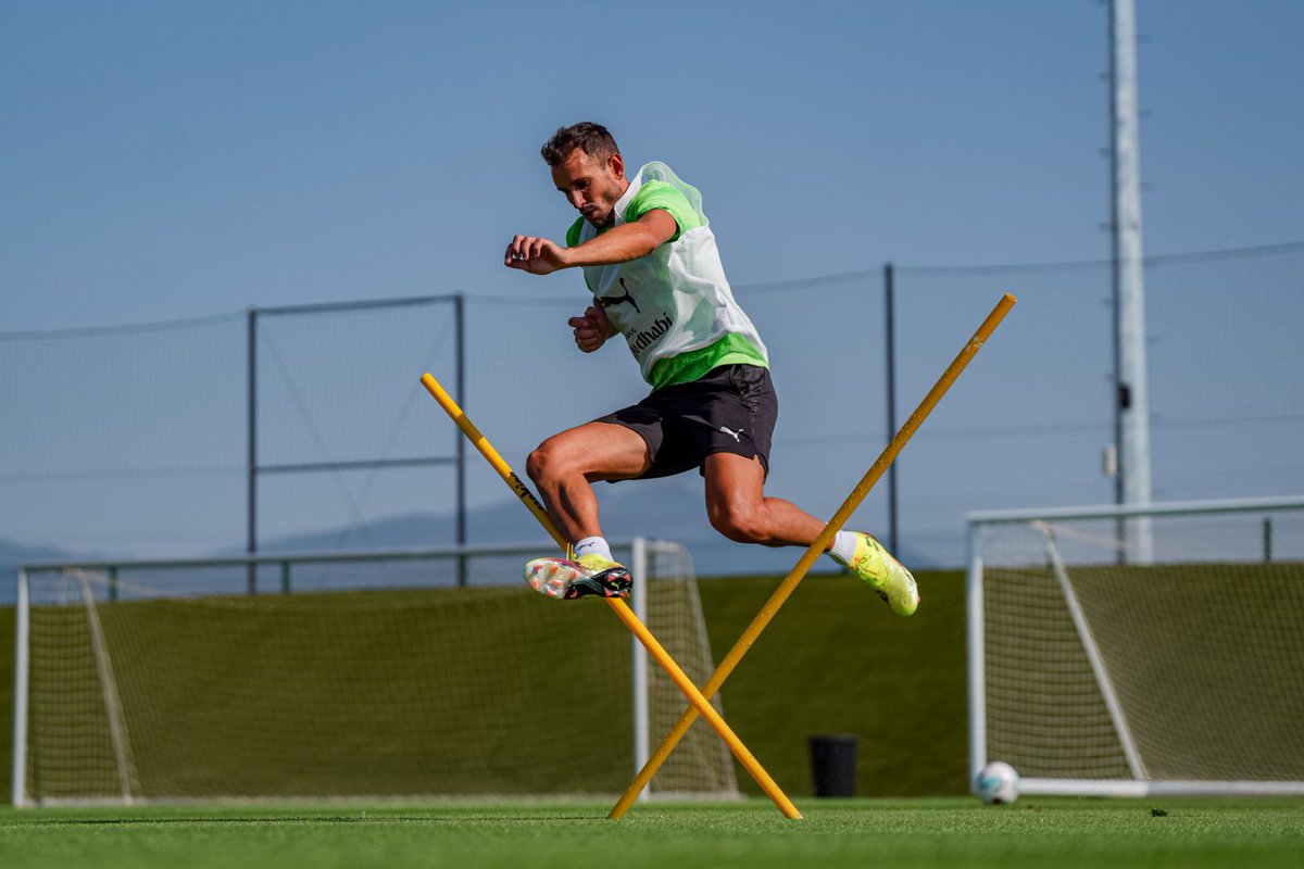 CristhianStuani's tweet image. De vuelta al trabajo ⚽🔥
Feliz de volver a casa, reencontrarme con el equipo y prepararme de la mejor manera posible.
Nos espera una temporada llena de desafíos, y vamos a dejarlo todo por estos colores 🔴⚪️ @GironaFC