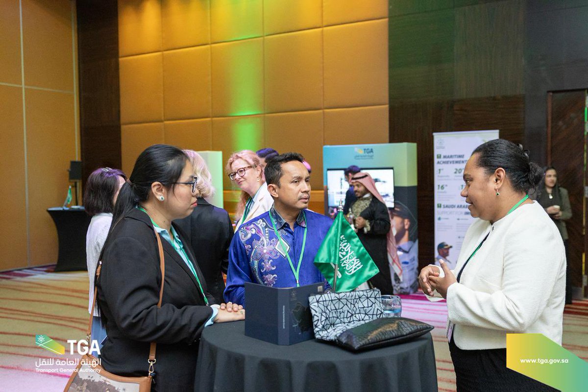 لقطات من المعرض المُقام في العاصمة البريطانية لندن، والذي يُسلّط الضوء على جهود ومبادرات المملكة في تطوير القطاع البحري، واستعراض أبرز الإنجازات النوعية التي تحققت في هذا المجال.
#الهيئة_العامة_للنقل_TGA