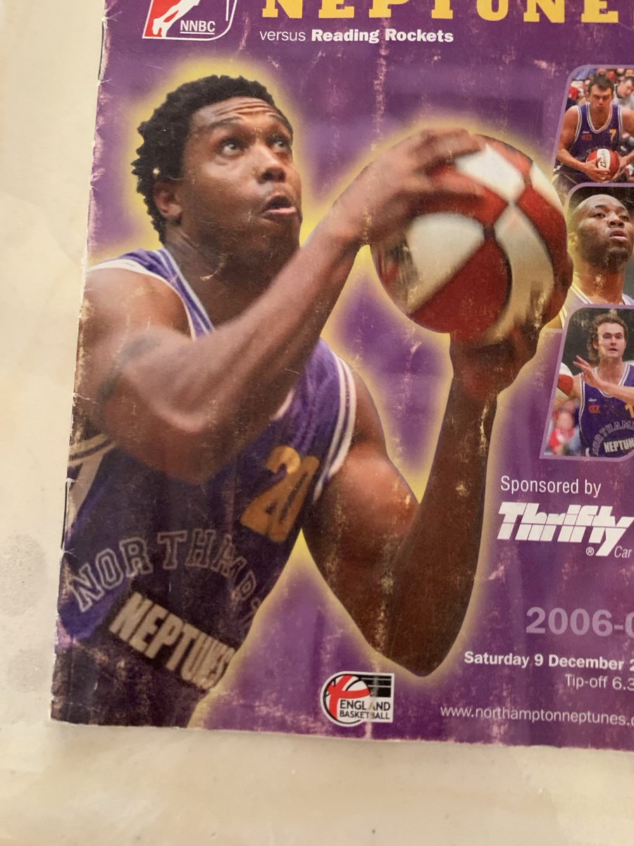 Juan José Rojas(cachia) ex jugador del GUG en Santiago y jugó Marineros reside Inglaterra donde jugó primera división hizo el saque de honor el pasado Domingo en Pto Plata.