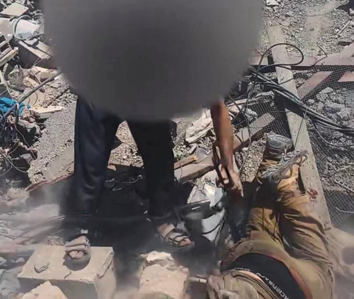 الفرق بين الحق والباطل حتى وإن كان الباطل مجهز بأفضل العتاد
عاااااااااااش💪💪