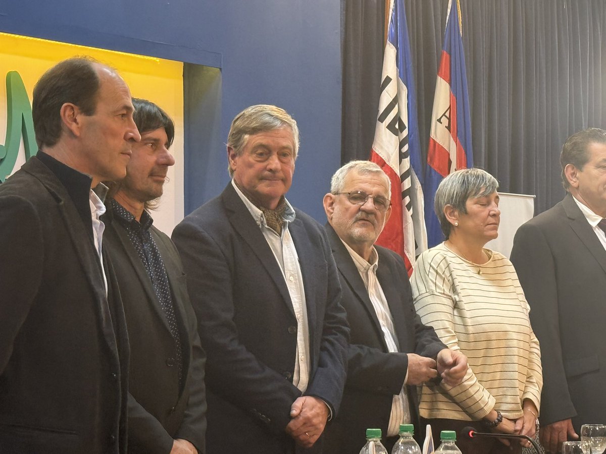 cdcamy's tweet image. En Mercedes. En la ceremonia de asunción del nuevo Gobierno Departamental. Acompañando a nuestro compañero @besozzi_guille, electo por 4ta vez Intendente de Soriano.