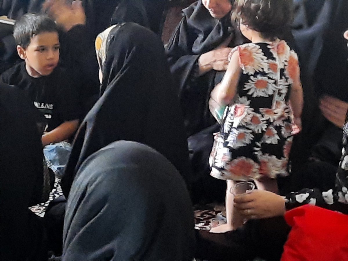 nafasjan903269's tweet image. ما با همین روضه های خانگی یاد و نام امام حسین و یارانشون رو زنده نگه می داریم و بچه هامون رو با قیام عاشورا آشنا می کنیم؛

روضه  برای ما صرفاً گریه و عزاداری نیست، اولین مدرسه ی قرآنی و اخلاقی بچه های ما همین جاست...

#ایران_عاشورایی
#حب_الحسین_یجمعنا