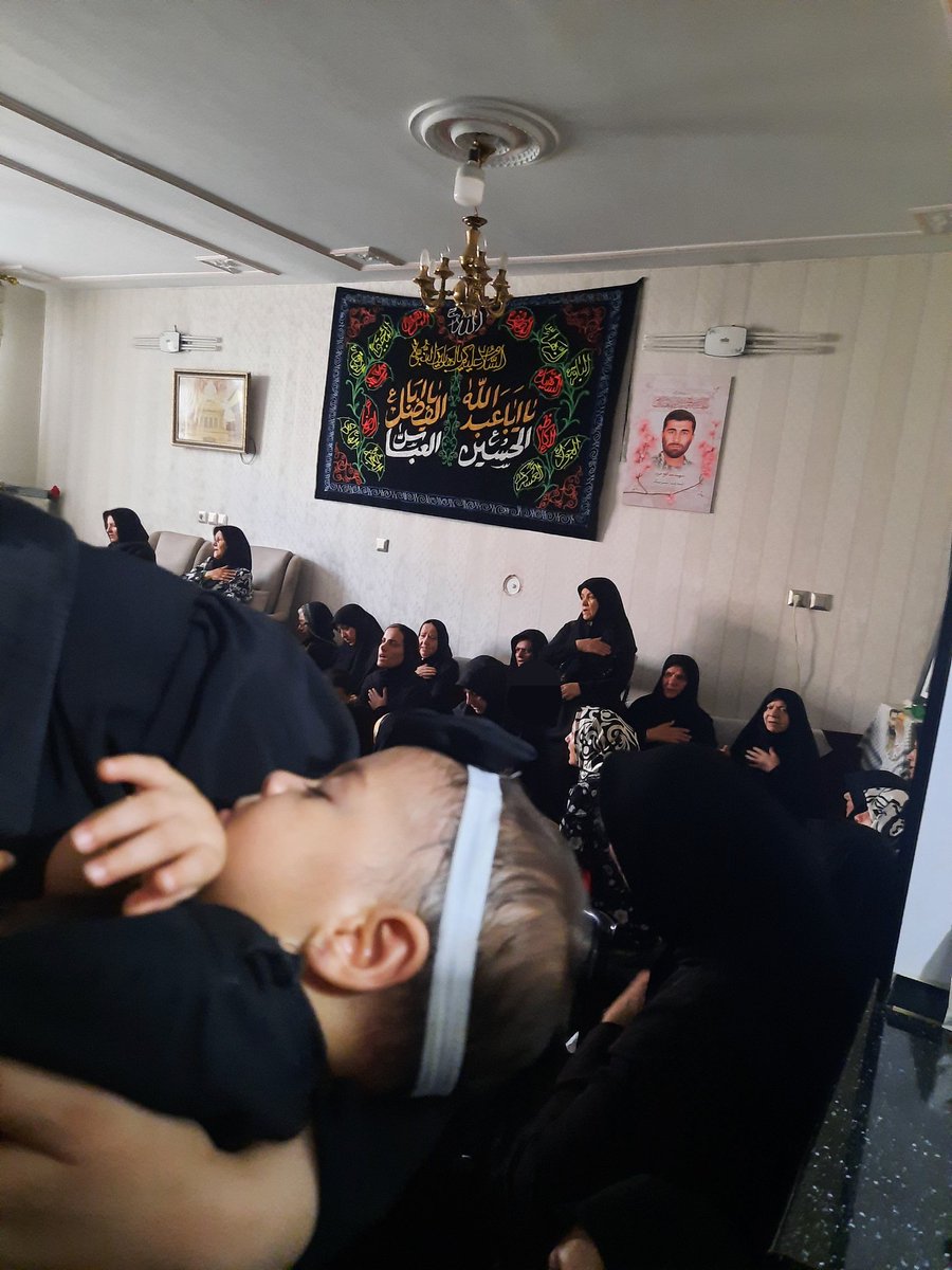 nafasjan903269's tweet image. ما با همین روضه های خانگی یاد و نام امام حسین و یارانشون رو زنده نگه می داریم و بچه هامون رو با قیام عاشورا آشنا می کنیم؛

روضه  برای ما صرفاً گریه و عزاداری نیست، اولین مدرسه ی قرآنی و اخلاقی بچه های ما همین جاست...

#ایران_عاشورایی
#حب_الحسین_یجمعنا