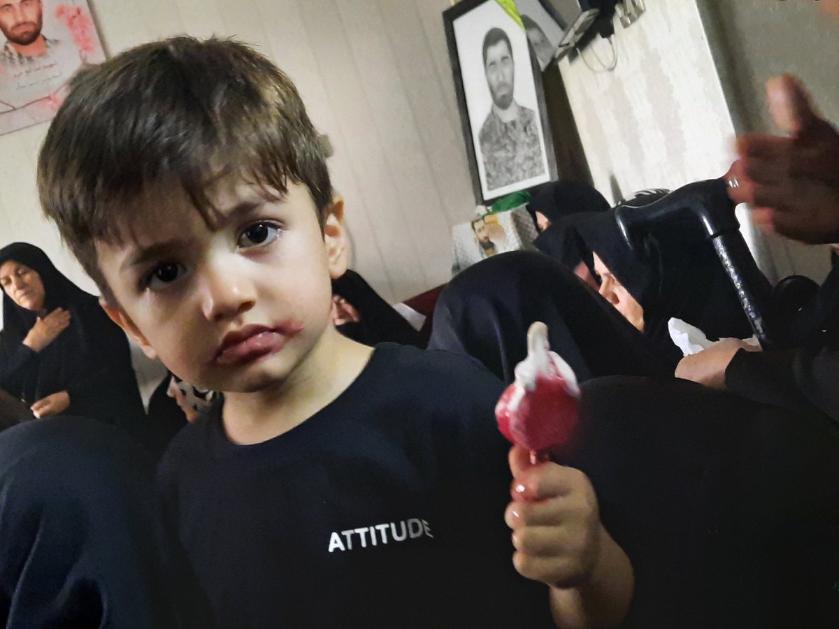 nafasjan903269's tweet image. ما با همین روضه های خانگی یاد و نام امام حسین و یارانشون رو زنده نگه می داریم و بچه هامون رو با قیام عاشورا آشنا می کنیم؛

روضه  برای ما صرفاً گریه و عزاداری نیست، اولین مدرسه ی قرآنی و اخلاقی بچه های ما همین جاست...

#ایران_عاشورایی
#حب_الحسین_یجمعنا