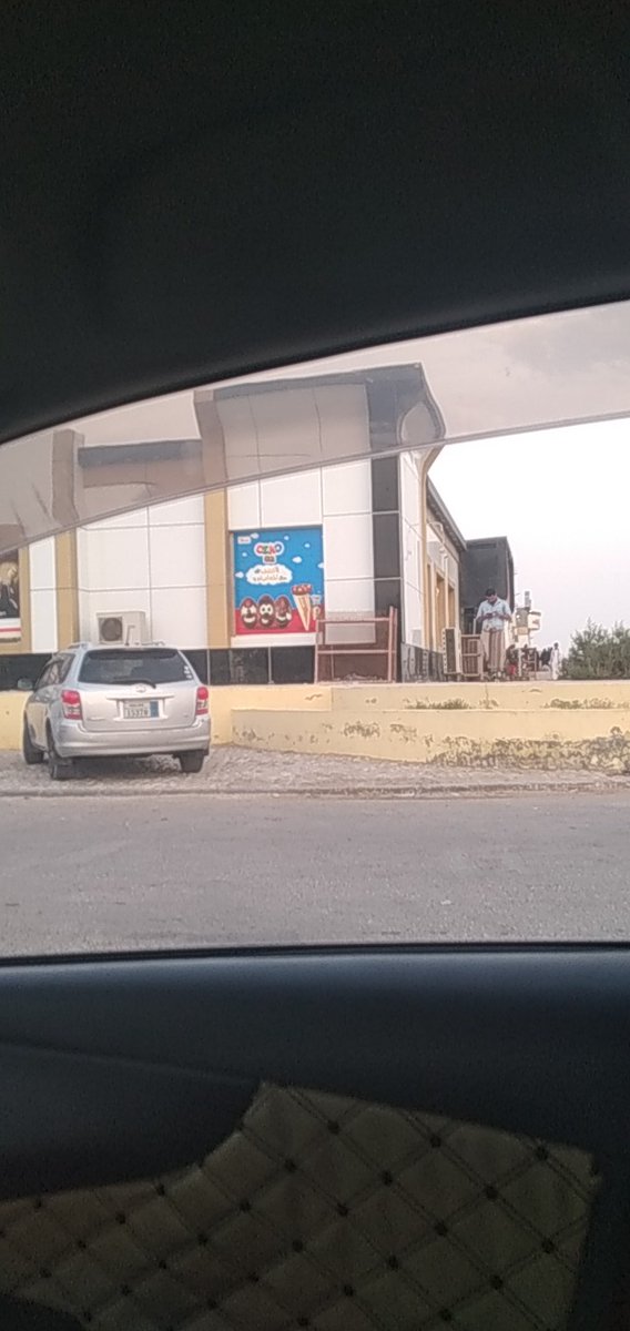 في السياره قاعد لحالي