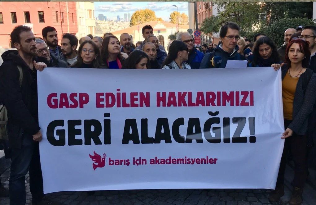Danıştay’dan Barış Akademisyeni Hafize Öztürk Türkmen için iade kararı

Danıştay, bu kararla birlikte hâlâ dosyası kendisine ulaşan 118 akademisyen bulunduğunu duyurdu. 

buff.ly/hMcX8d0