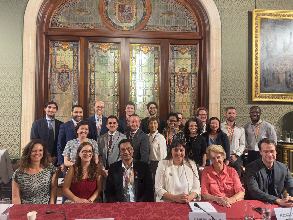 Mayors4Climate's tweet image. At #FfD4 in Seville, cities stepped up! 🏙️
With GCoM & @c40cities, urban finance took center stage - from project preparation to concessional lending.
#CHAMP priorities gained ground as the call to fund local action grows louder on the road to #COP30.
👉tinyurl.com/2sr36scs